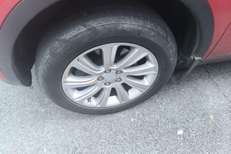 Used Land Rover Discovery Sport 2016 2.0T SE Left Front Wheel Hub