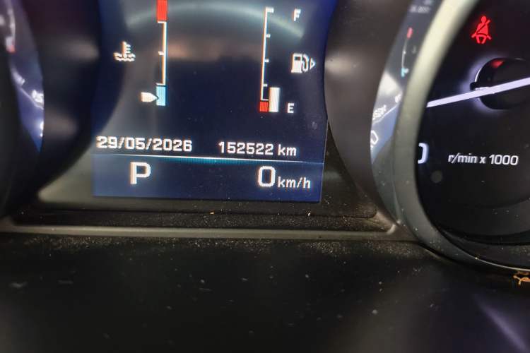 Used Land Rover Discovery Sport 2016 2.0T SE Odometer Close Up