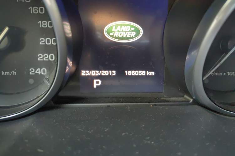 Used Land Rover Discovery Sport 2016 2.0T HSE Odometer Close Up