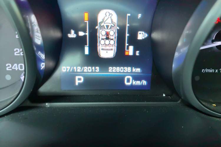 Used Land Rover Discovery Sport 2016 2.0T SE Odometer Close Up