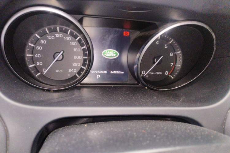 Used Land Rover Discovery Sport 2016 2.0T HSE Odometer Close Up