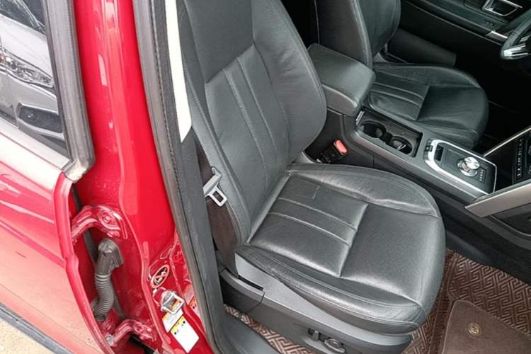 Used Land Rover Discovery Sport 2016 2.0T SE Right Front Seat