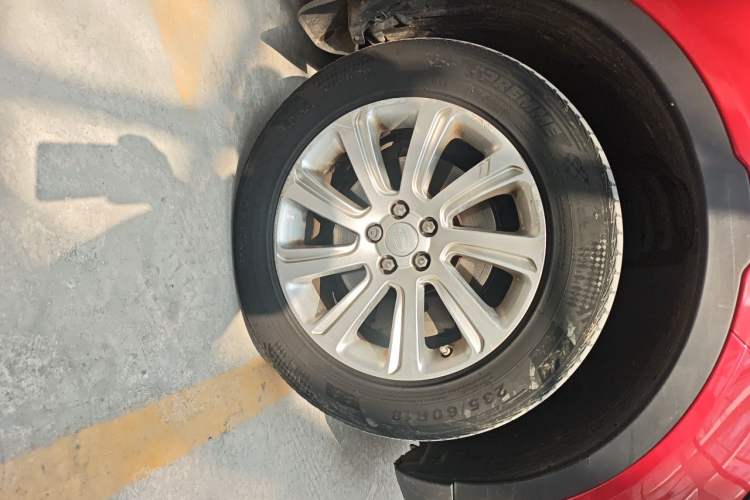 Used Land Rover Discovery Sport 2016 2.0T SE Right Front Wheel Hub