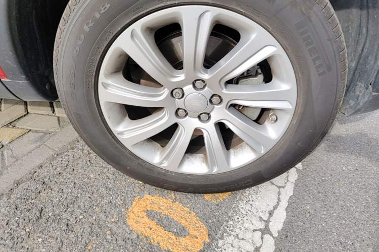 Used Land Rover Discovery Sport 2016 2.0T SE Right Front Wheel Hub
