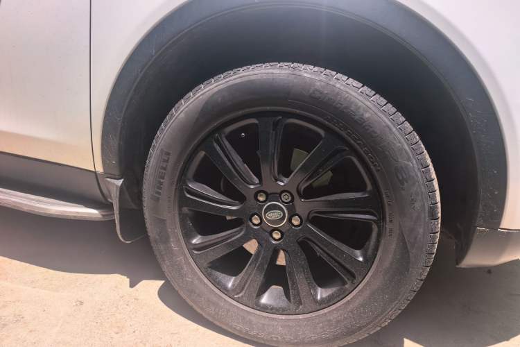 Used Land Rover Discovery Sport 2016 2.0T SE Right Front Wheel Hub