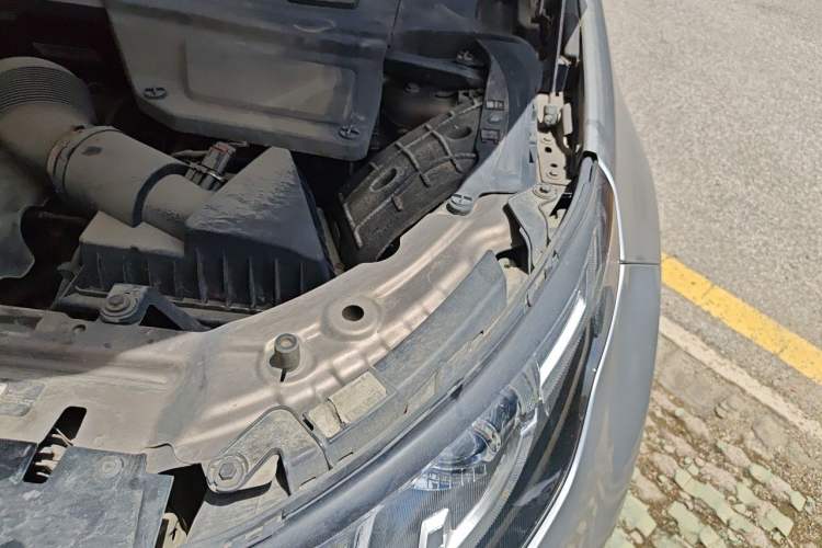 Used Land Rover Discovery Sport 2016 2.0T SE Engine Bay Left