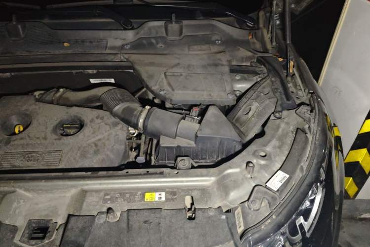 Used Land Rover Discovery Sport 2016 2.0T SE Engine Bay Left