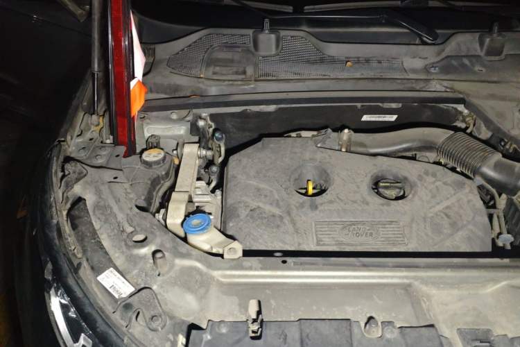 Used Land Rover Discovery Sport 2016 2.0T SE Engine Bay Right