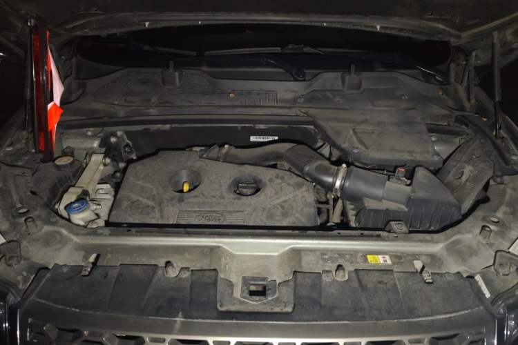 Used Land Rover Discovery Sport 2016 2.0T SE Engine Bay