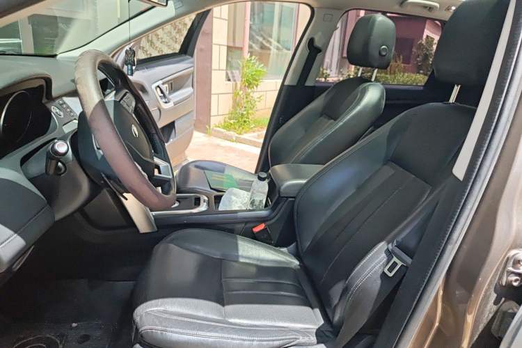Used Land Rover Discovery Sport 2016 2.0T SE Left Front Seat