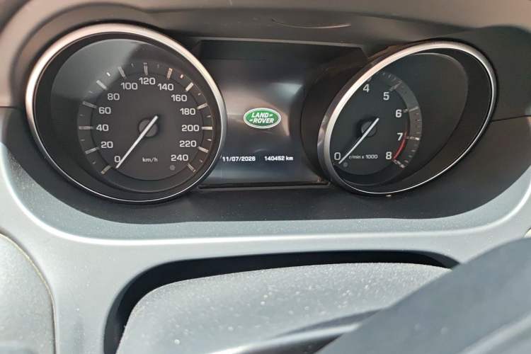Used Land Rover Discovery Sport 2016 2.0T SE Odometer Close Up