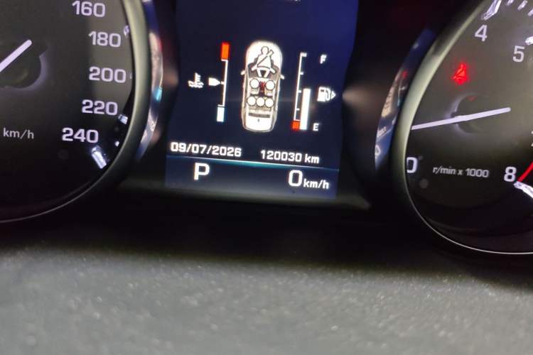 Used Land Rover Discovery Sport 2016 2.0T SE Odometer Close Up