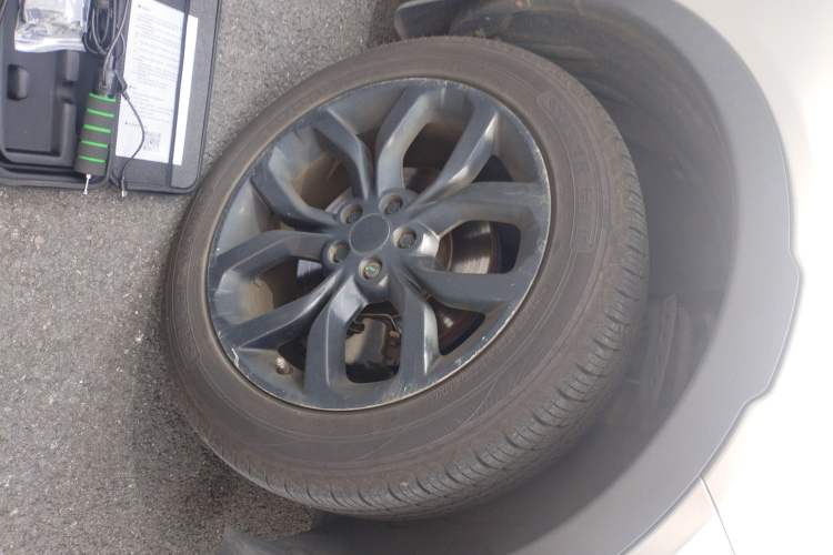 Used Land Rover Discovery Sport 2016 2.0T HSE Right Front Wheel Hub