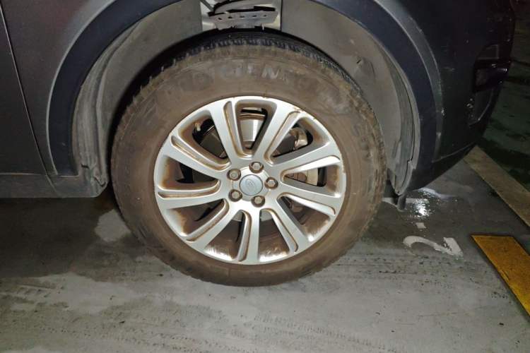 Used Land Rover Discovery Sport 2016 2.0T SE Right Front Wheel Hub