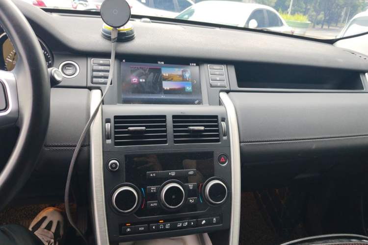 Used Land Rover Discovery Sport 2016 2.0T Limited Edition Audio And AC Panel