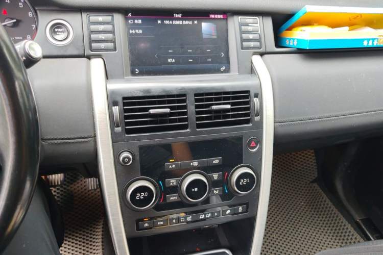 Used Land Rover Discovery Sport 2016 2.0T SE Audio And AC Panel