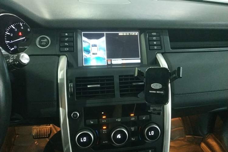 Used Land Rover Discovery Sport 2016 2.0T HSE Audio And AC Panel