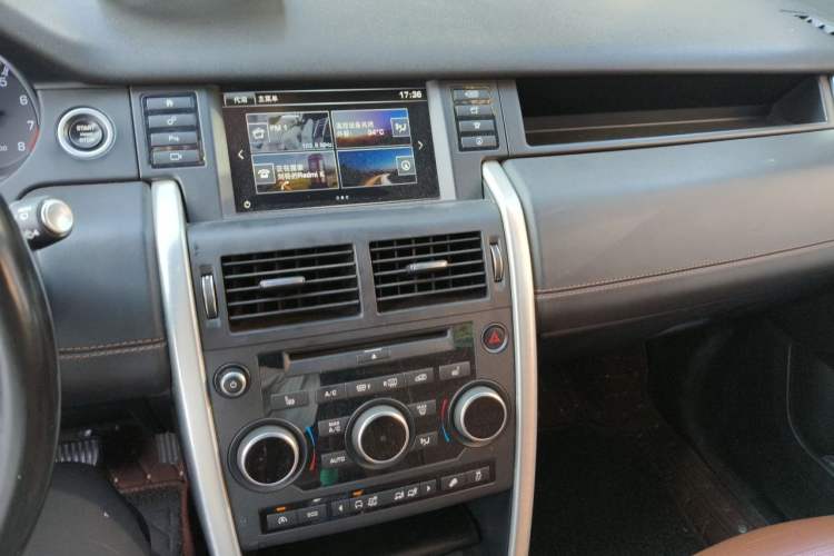 Used Land Rover Discovery Sport 2016 2.0T HSE Audio And AC Panel