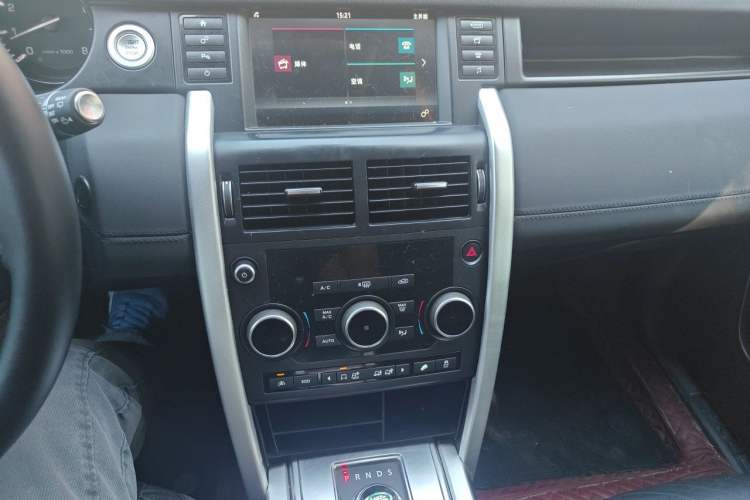 Used Land Rover Discovery Sport 2016 2.0T S Audio And AC Panel