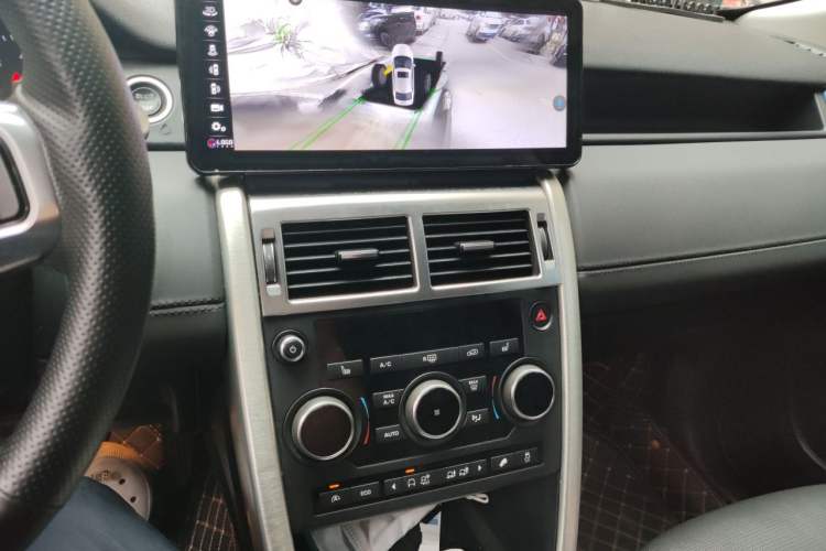 Used Land Rover Discovery Sport 2016 2.0T HSE Audio And AC Panel