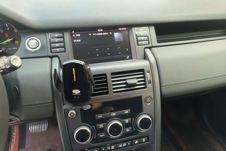 Used Land Rover Discovery Sport 2016 2.0T S Audio And AC Panel