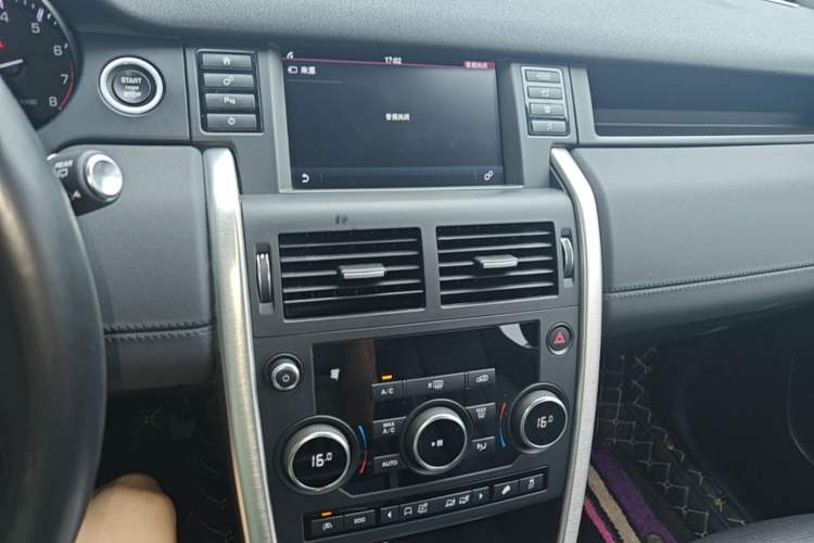 Used Land Rover Discovery Sport 2016 2.0T SE Audio And AC Panel