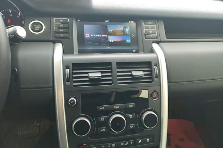 Used Land Rover Discovery Sport 2016 2.0T SE Audio And AC Panel