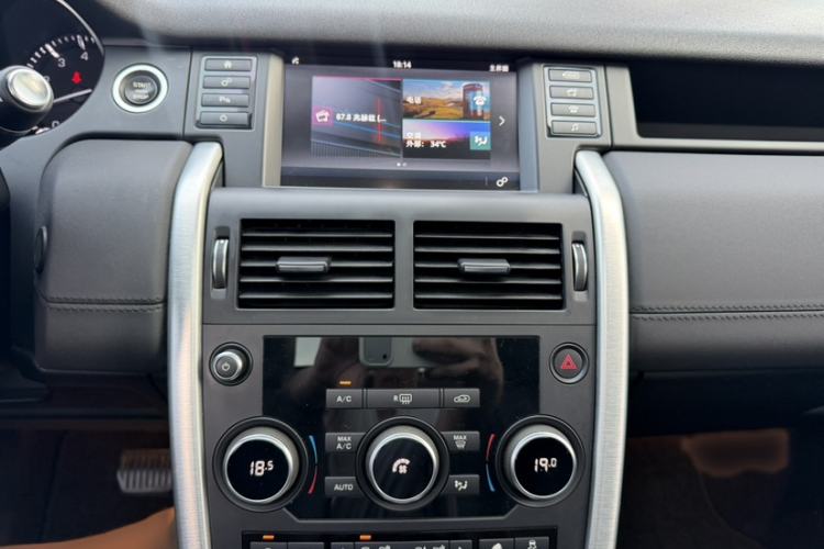 Used Land Rover Discovery Sport 2016 2.0T SE Audio And AC Panel
