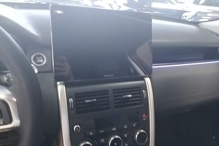 Used Land Rover Discovery Sport 2016 2.0T HSE Audio And AC Panel