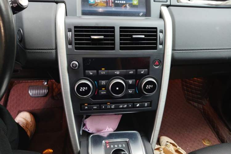 Used Land Rover Discovery Sport 2016 2.0T HSE Audio And AC Panel