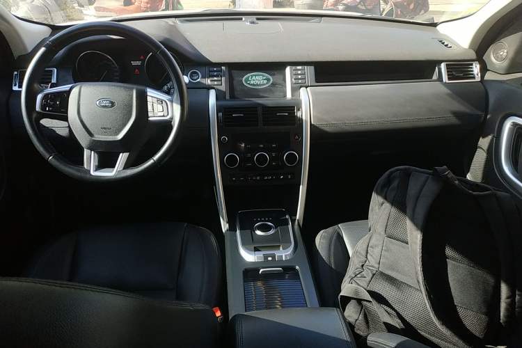 Used Land Rover Discovery Sport 2016 2.0T SE Audio And AC Panel