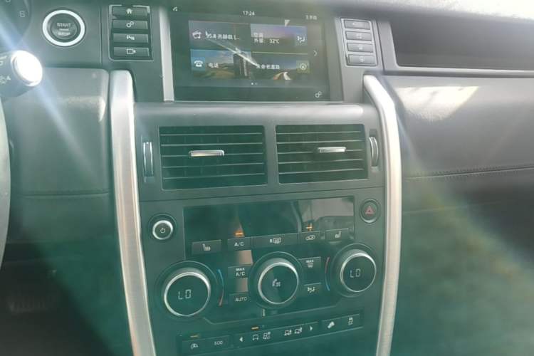 Used Land Rover Discovery Sport 2016 2.0T HSE Audio And AC Panel