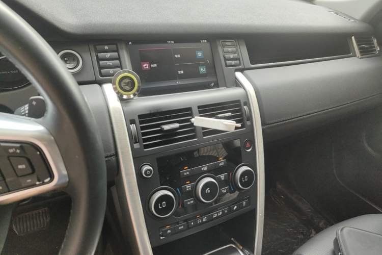Used Land Rover Discovery Sport 2016 2.0T SE Audio And AC Panel