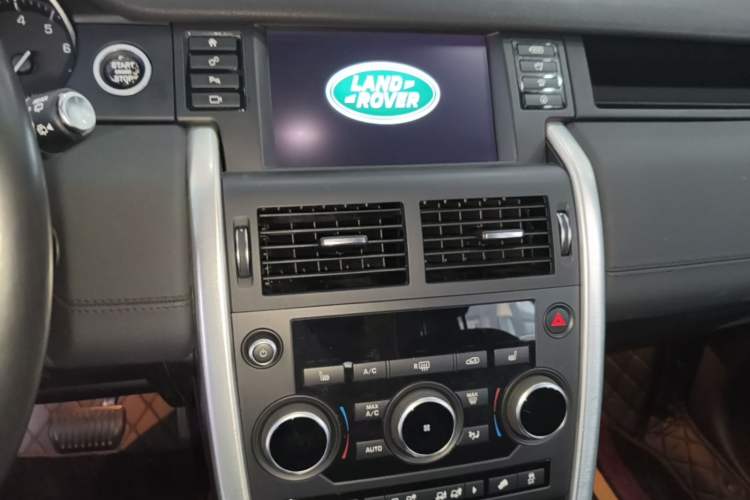 Used Land Rover Discovery Sport 2016 2.0T HSE Audio And AC Panel