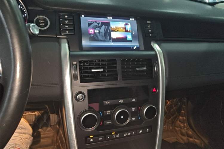 Used Land Rover Discovery Sport 2016 2.0T SE Audio And AC Panel