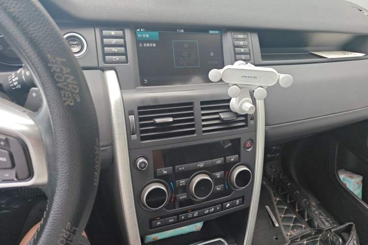Used Land Rover Discovery Sport 2016 2.0T HSE Audio And AC Panel