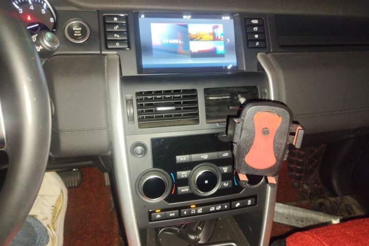 Used Land Rover Discovery Sport 2016 2.0T SE Audio And AC Panel