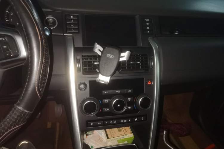 Used Land Rover Discovery Sport 2016 2.0T SE Audio And AC Panel