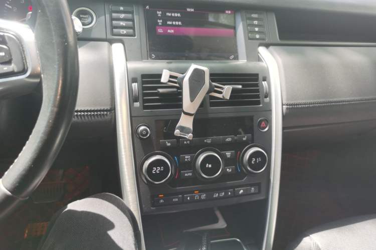 Used Land Rover Discovery Sport 2016 2.0T HSE Audio And AC Panel