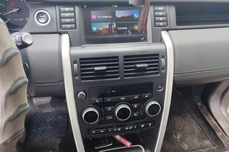 Used Land Rover Discovery Sport 2016 2.0T HSE Audio And AC Panel