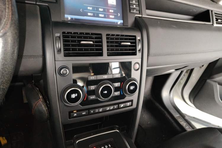 Used Land Rover Discovery Sport 2016 2.0T S Audio And AC Panel