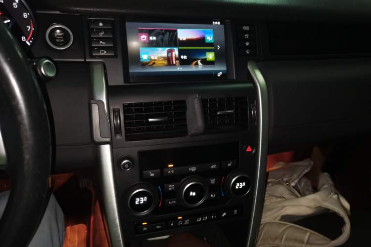 Used Land Rover Discovery Sport 2016 2.0T HSE Audio And AC Panel