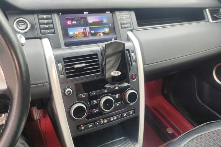 Used Land Rover Discovery Sport 2016 2.0T HSE Audio And AC Panel