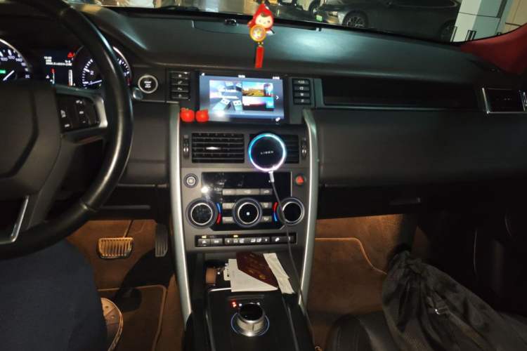 Used Land Rover Discovery Sport 2016 2.0T SE Audio And AC Panel