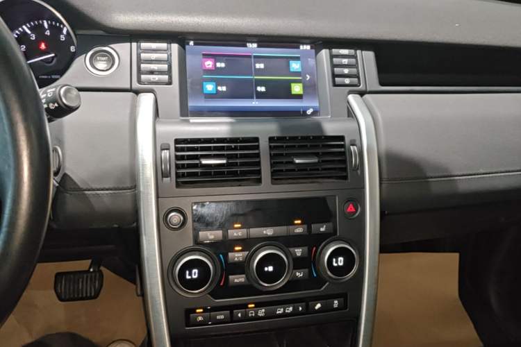 Used Land Rover Discovery Sport 2016 2.0T HSE Audio And AC Panel
