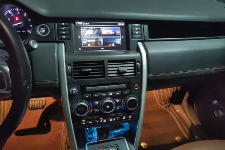 Used Land Rover Discovery Sport 2016 2.0T HSE LUXURY Audio And AC Panel