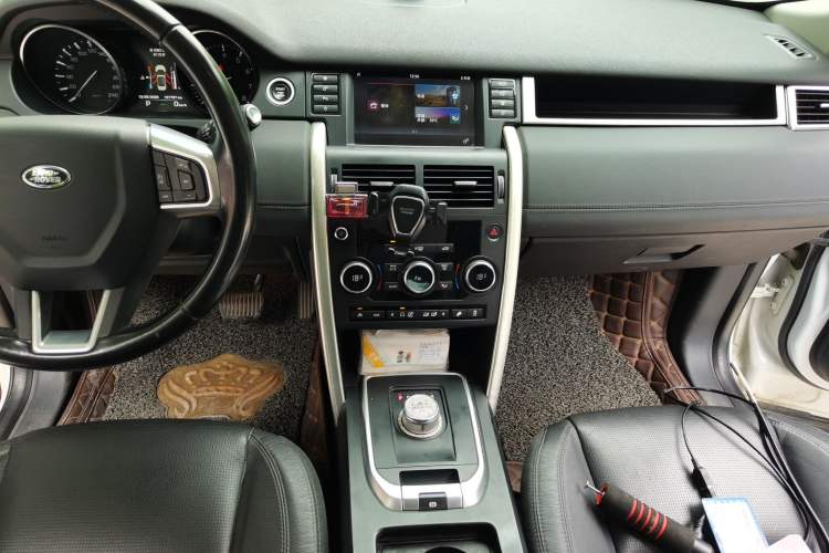 Used Land Rover Discovery Sport 2016 2.0T SE Audio And AC Panel