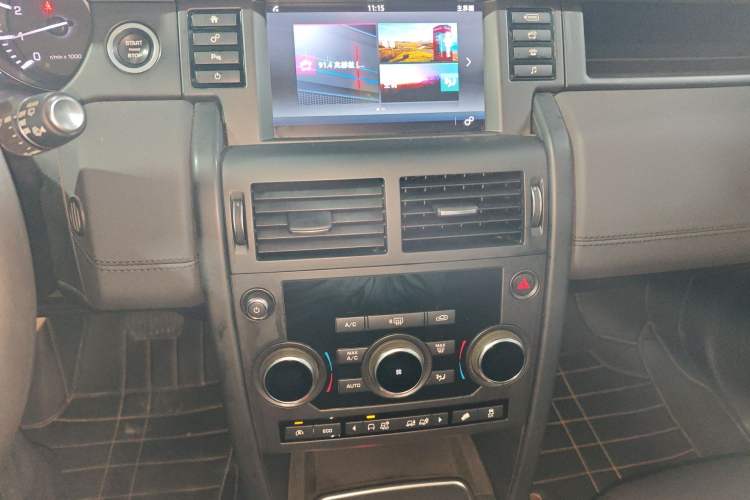 Used Land Rover Discovery Sport 2016 2.0T S Audio And AC Panel