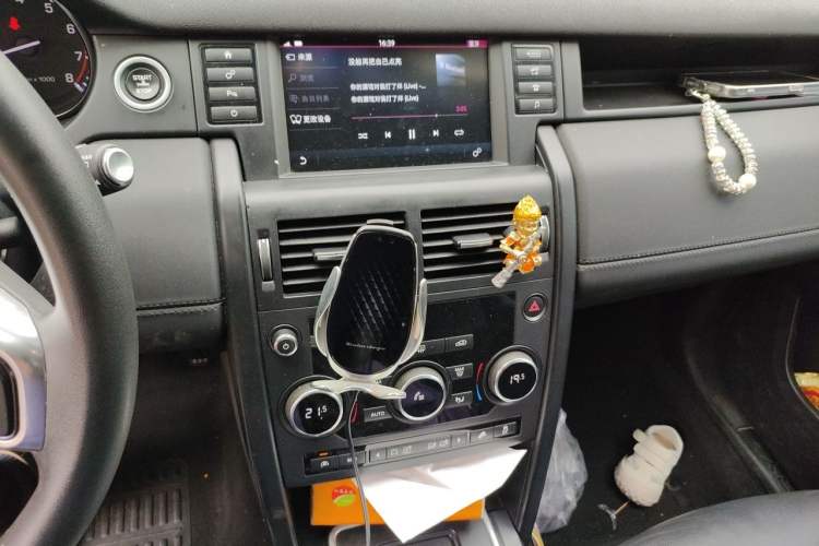 Used Land Rover Discovery Sport 2016 2.0T S Audio And AC Panel