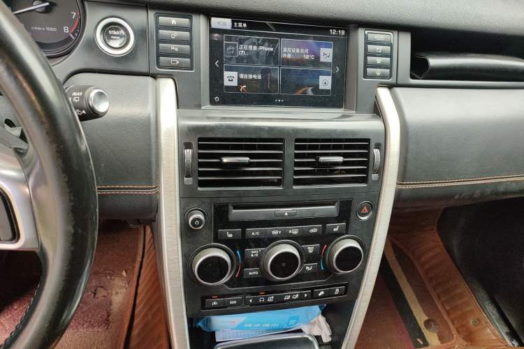 Used Land Rover Discovery Sport 2016 2.0T HSE Audio And AC Panel